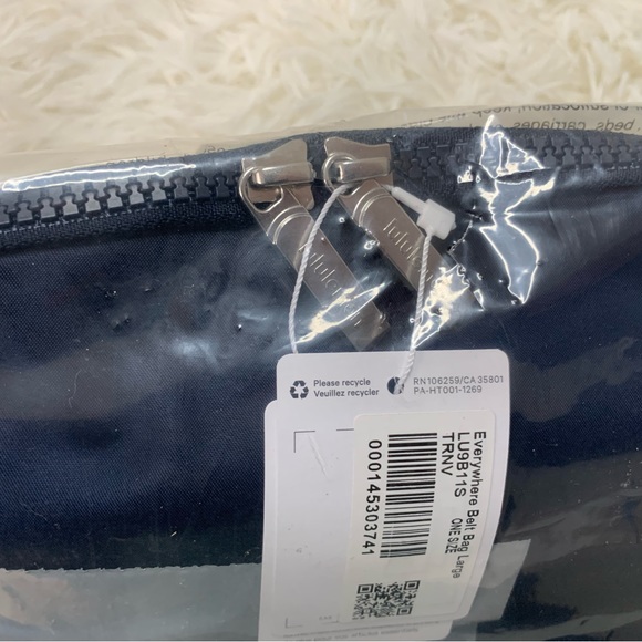 🔥1 Day Sale🔥NWT Lululemon Athletica Everywhere belt bag, (Large) 2L, True Navy - Picture 12 of 16